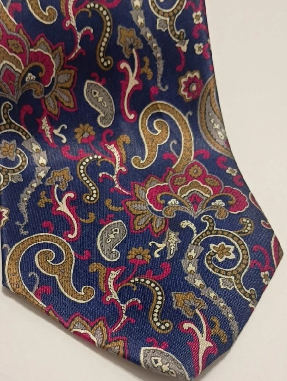 Classic Paisley Silk Tie in Navy and Burgundy 56
